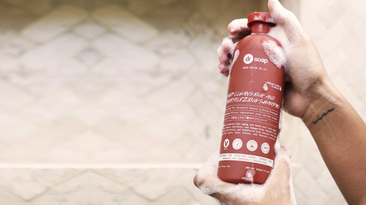 The Truth About Bubbles: Mengapa 'Squeaky Clean' Bukan Berarti Rambut Sehat?